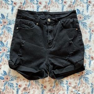 Black jean shorts w/rip